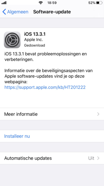 Scherm met een beschikbare software-update op een smartphone